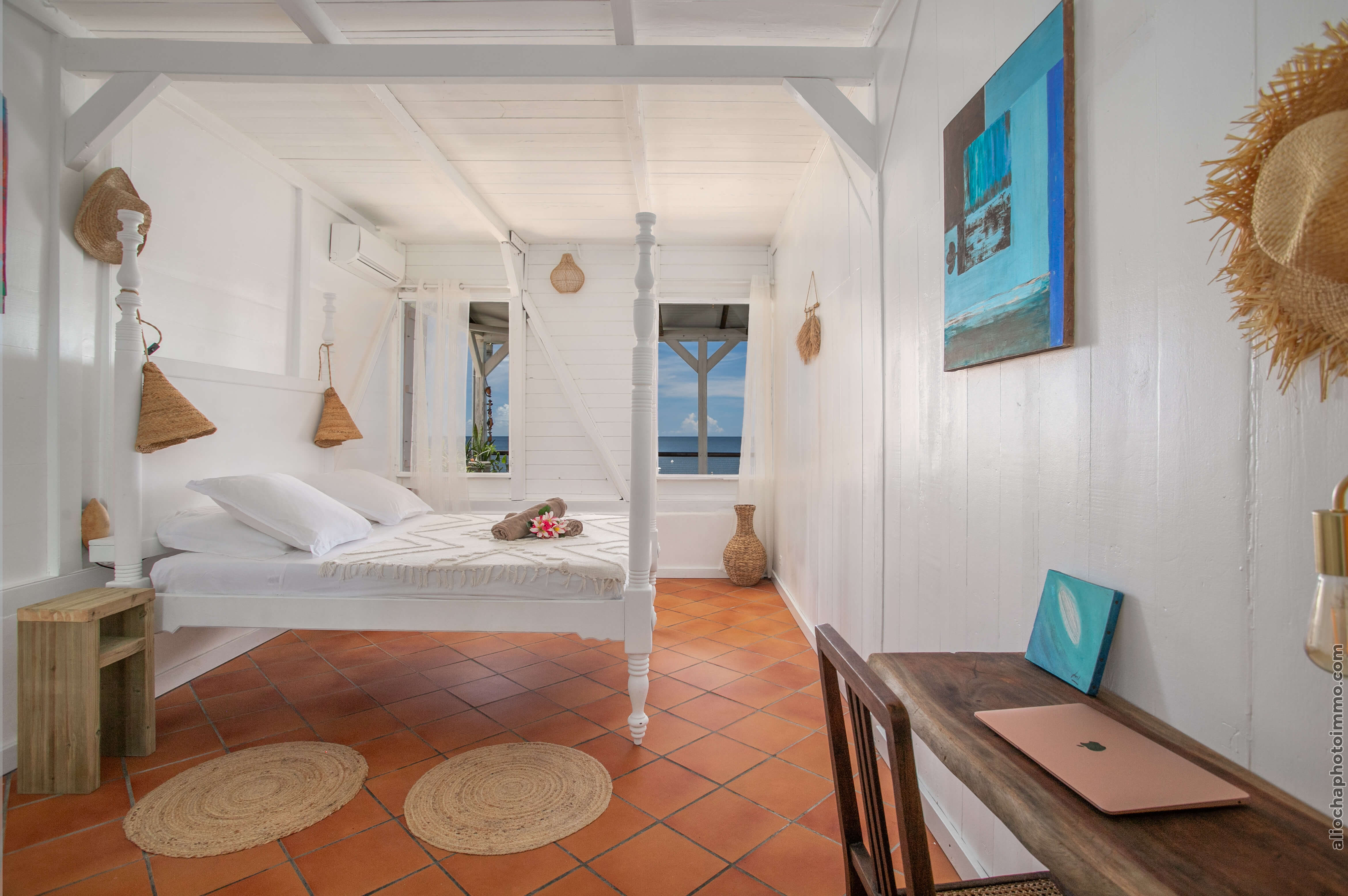 Chambre parentale avec vue mer